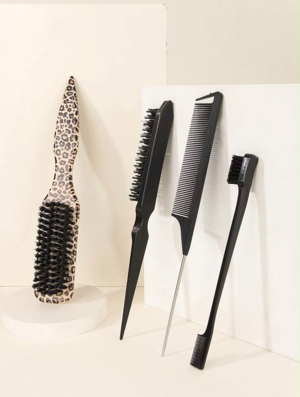 Set 4 Accessoires coiffure- Peigne & Brosses